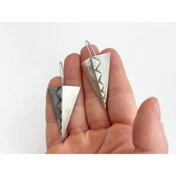 Modernist Geometric Triangular Vintage Southwest Made Sawtooth Dangle Earrings - Picture 8 of 10